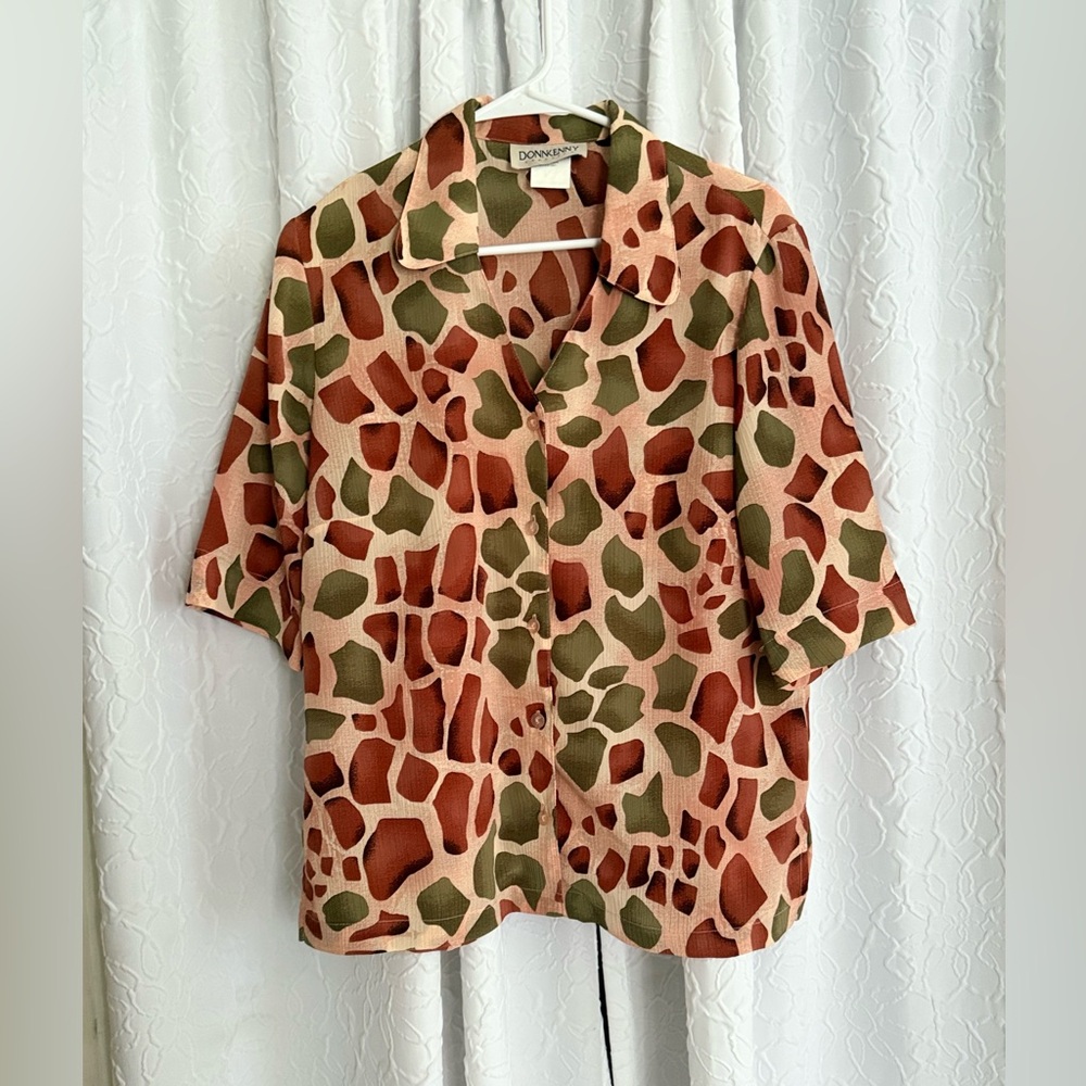 Donnkenny(unknown size) Women's Button Down Shirt Animal Print giraffe vibes